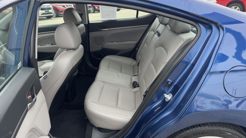 2017 Hyundai Elantra Image 22