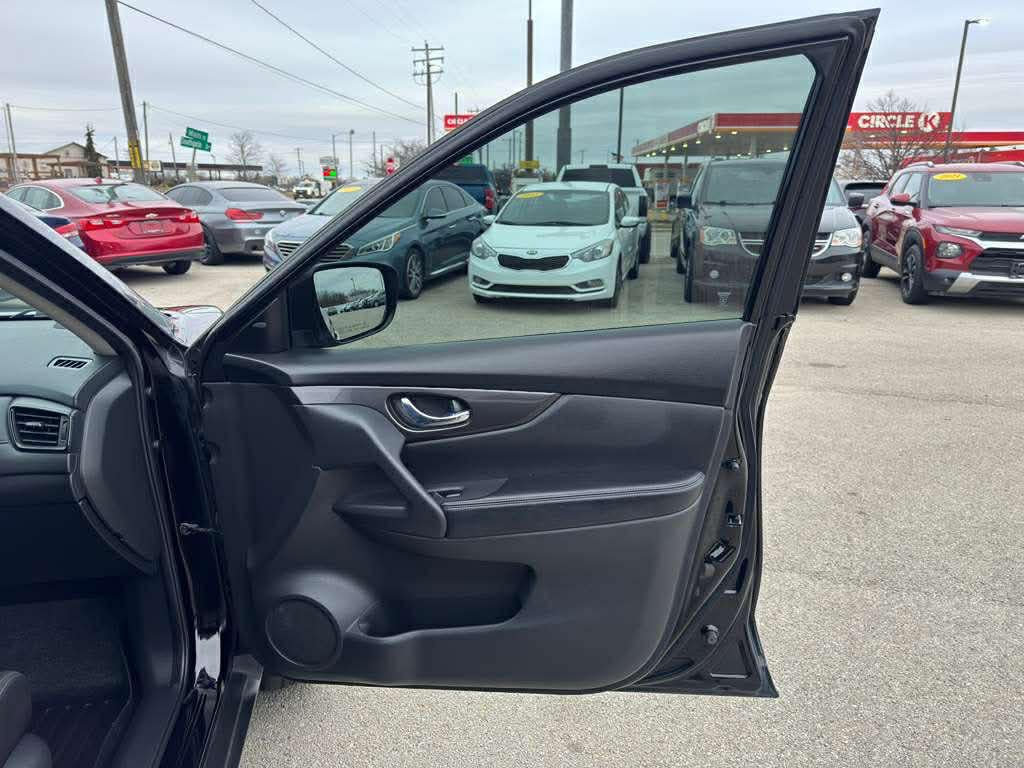 2020 Nissan Rogue Image 24