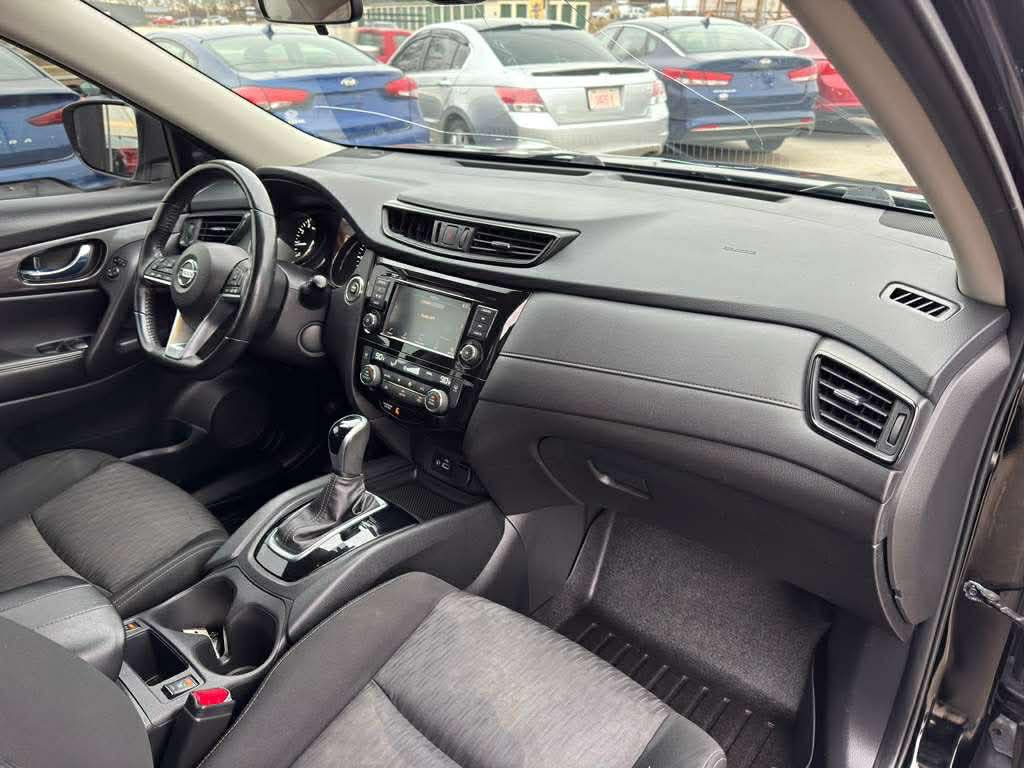 2020 Nissan Rogue Image 25
