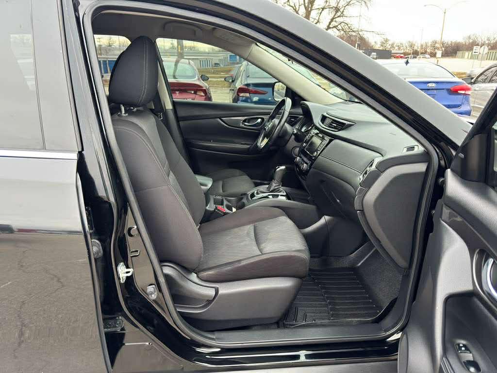 2020 Nissan Rogue Image 26