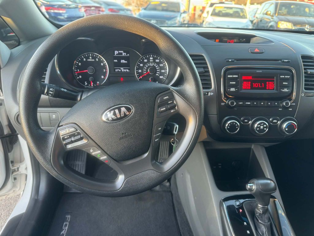 2018 Kia Forte Image 16