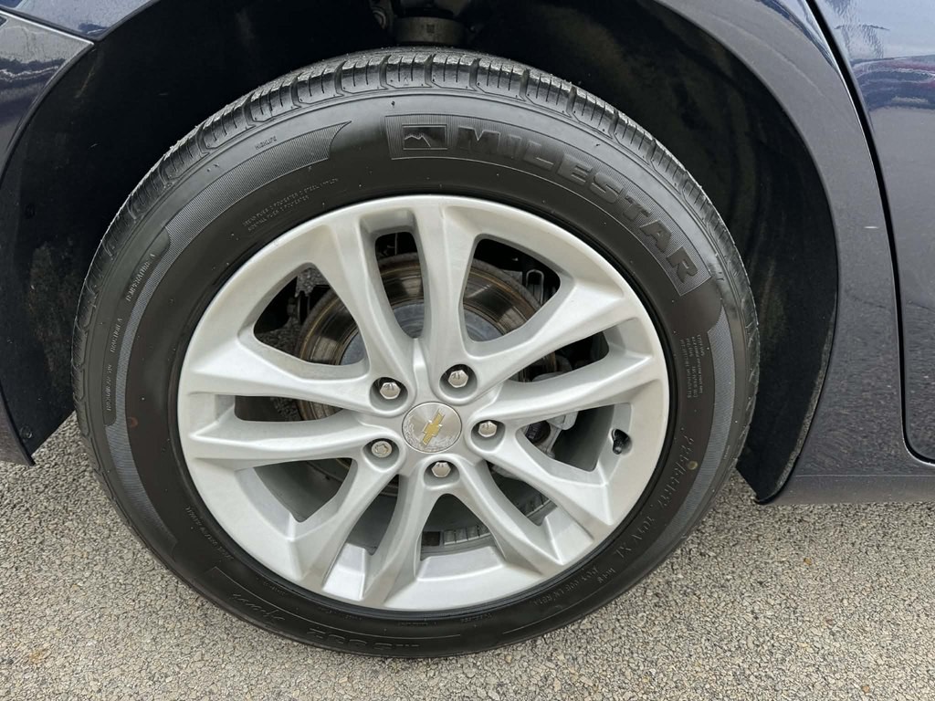 2017 Chevrolet Malibu Image 13