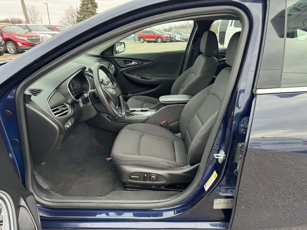 2017 Chevrolet Malibu Image 16