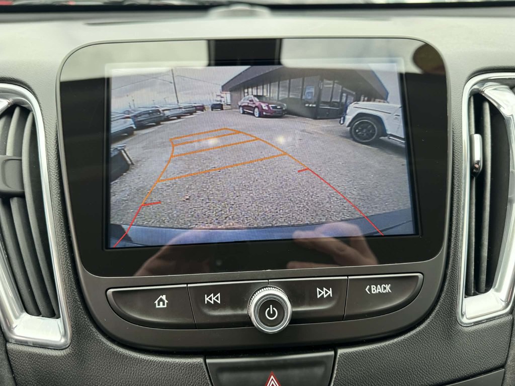 2017 Chevrolet Malibu Image 20