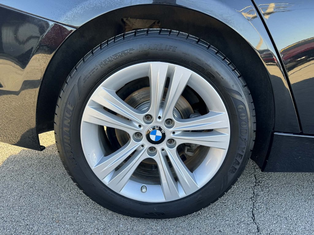 2017 BMW 3 Series Image 13