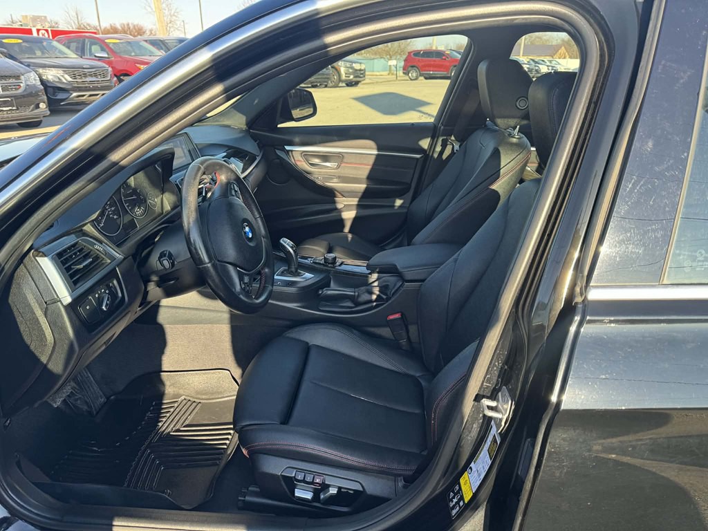 2017 BMW 3 Series Image 15