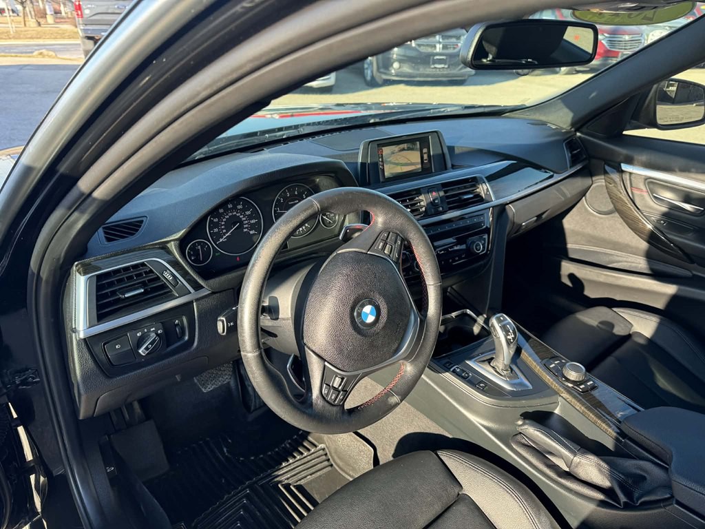 2017 BMW 3 Series Image 16