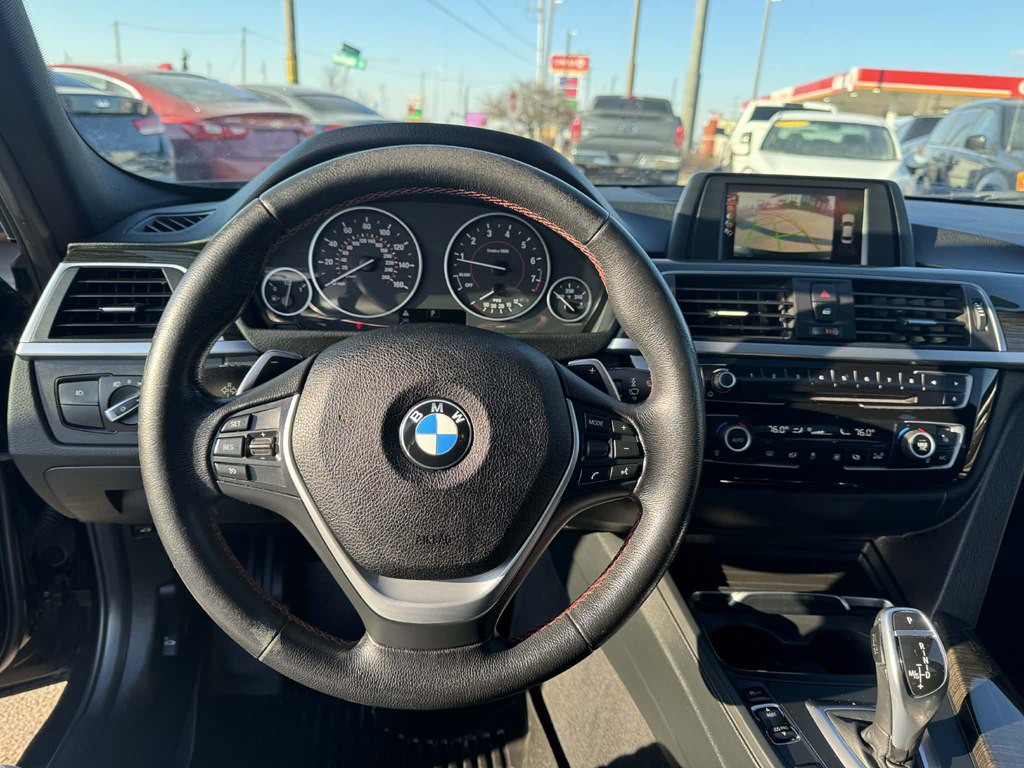 2017 BMW 3 Series Image 17