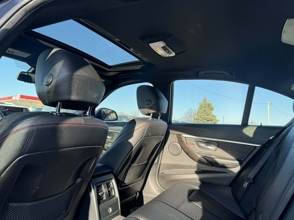 2017 BMW 3 Series Image 22