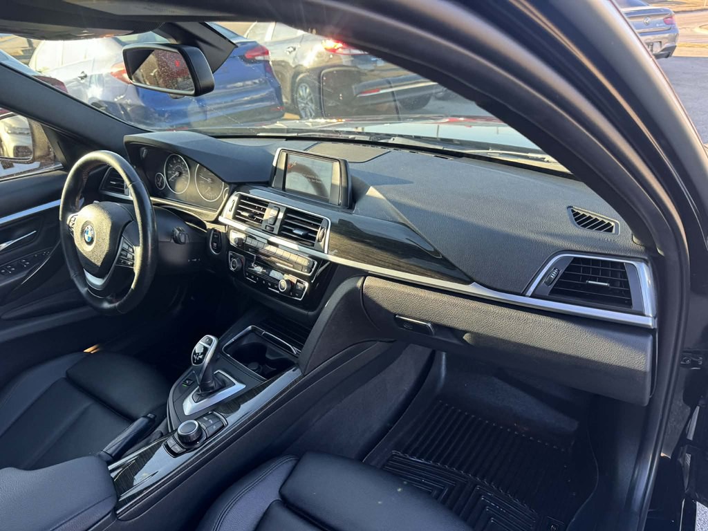 2017 BMW 3 Series Image 27