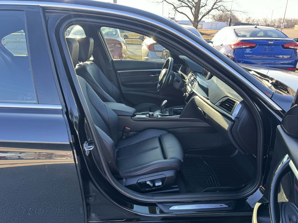 2017 BMW 3 Series Image 28