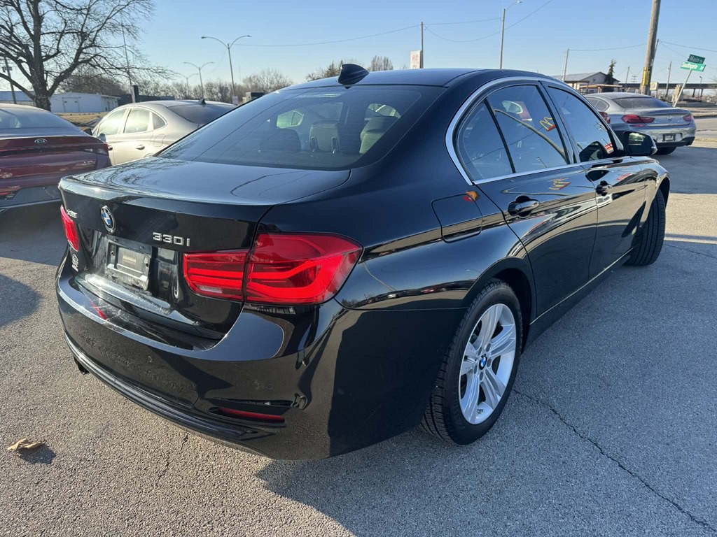 2017 BMW 3 Series Image 8