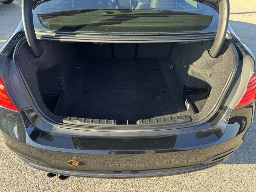 2017 BMW 3 Series Image 11