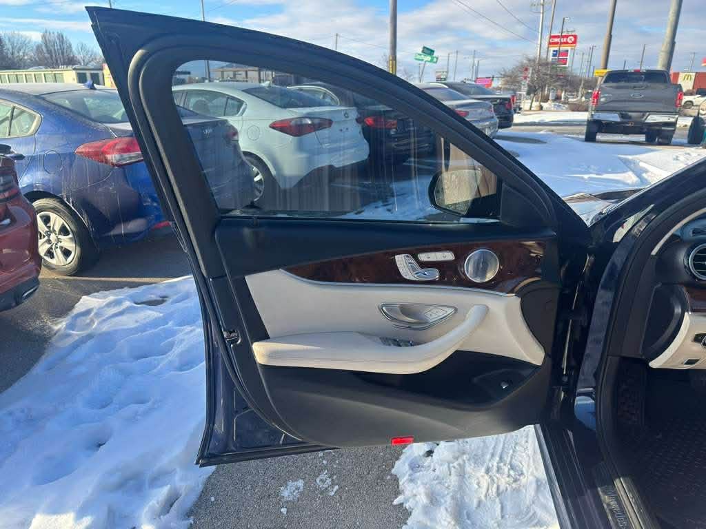 2017 Mercedes-Benz E-Class Image 13