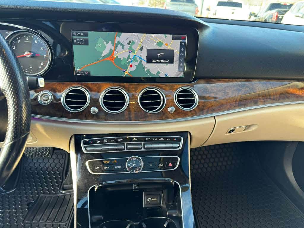 2017 Mercedes-Benz E-Class Image 18