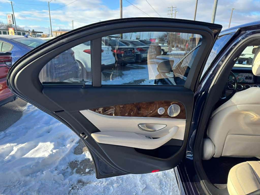 2017 Mercedes-Benz E-Class Image 20