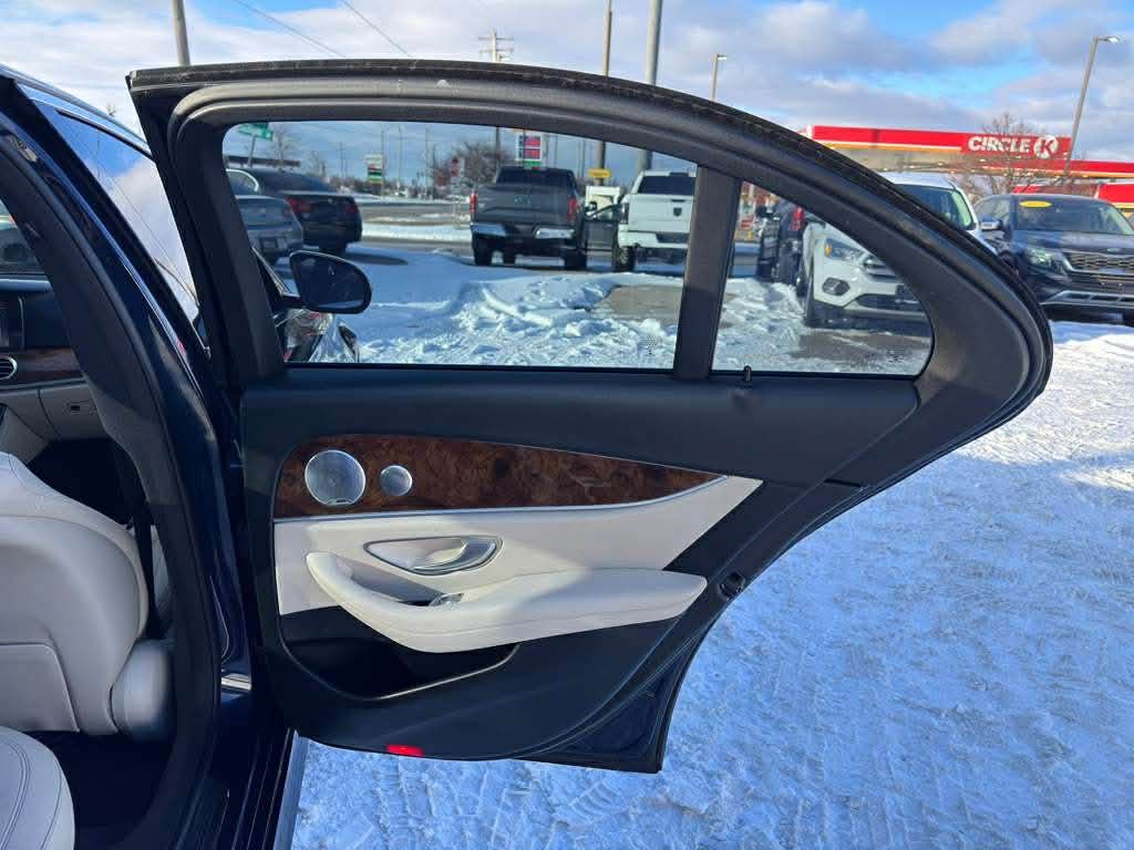 2017 Mercedes-Benz E-Class Image 23