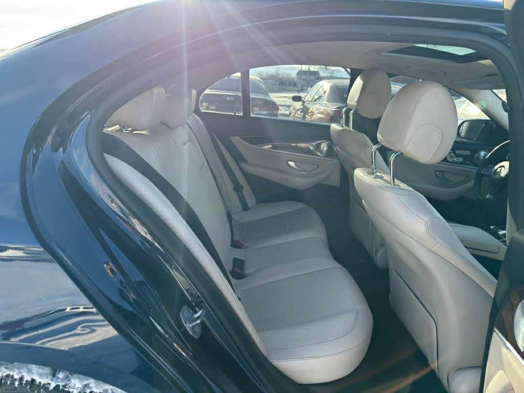 2017 Mercedes-Benz E-Class Image 24