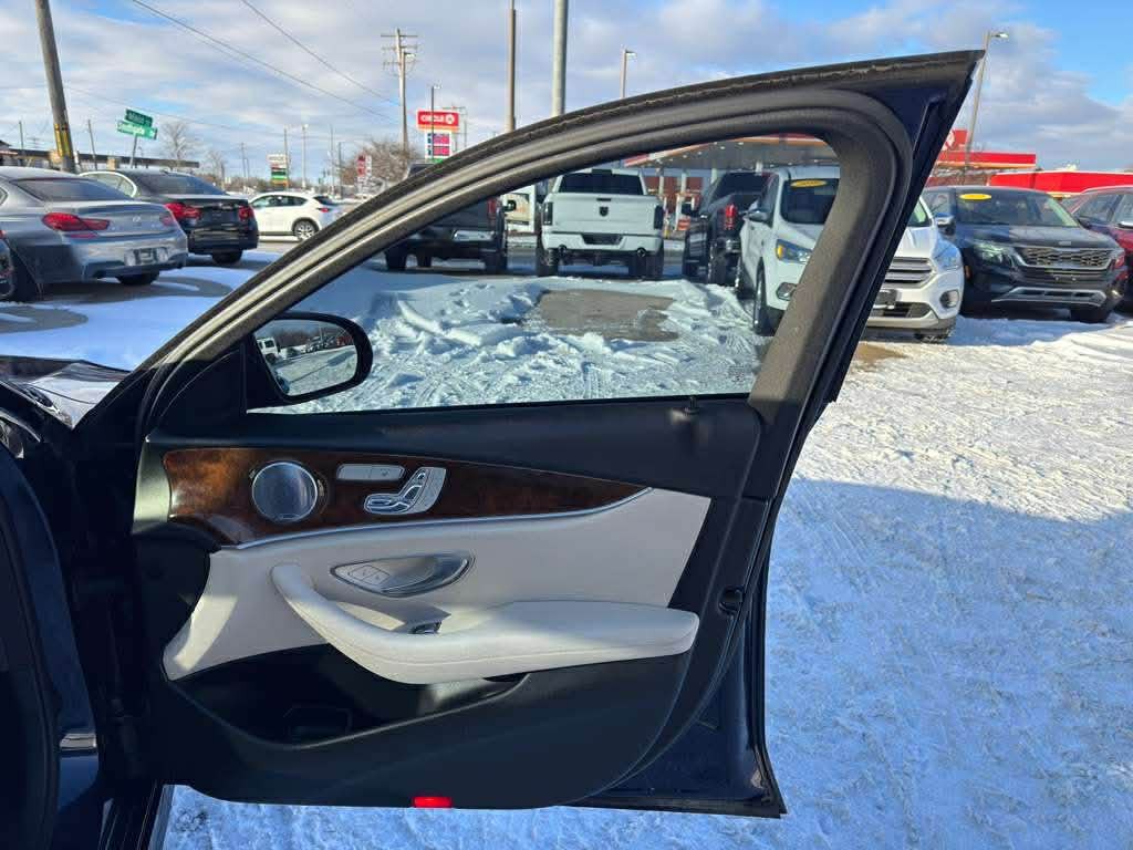 2017 Mercedes-Benz E-Class Image 25