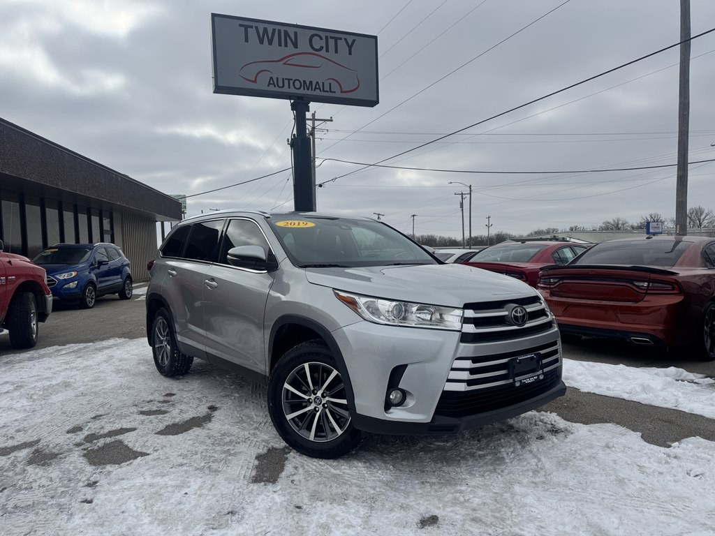 2019 Toyota Highlander Image 1