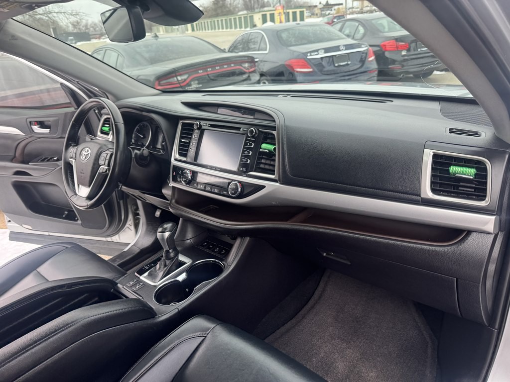 2019 Toyota Highlander Image 16
