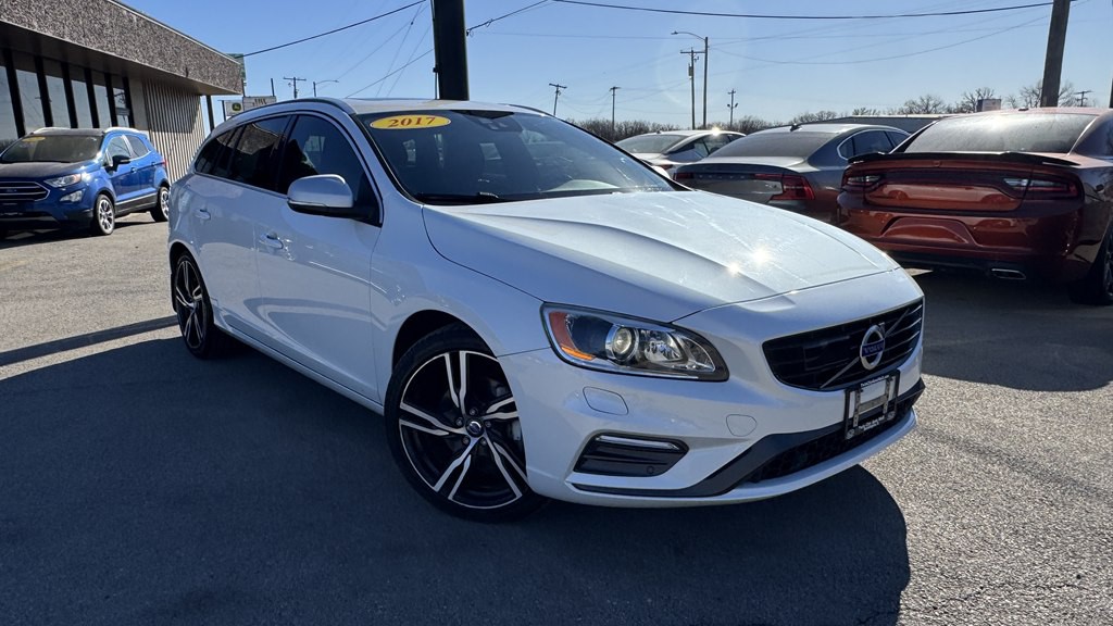 2017 Volvo V60 Image 2
