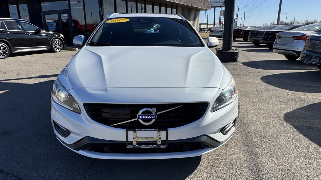 2017 Volvo V60 Image 3