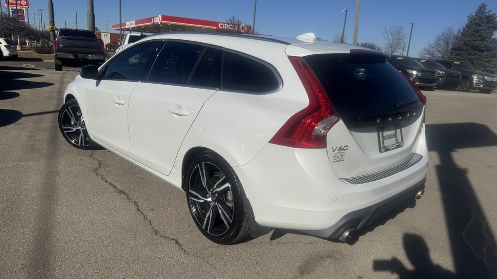 2017 Volvo V60 Image 6