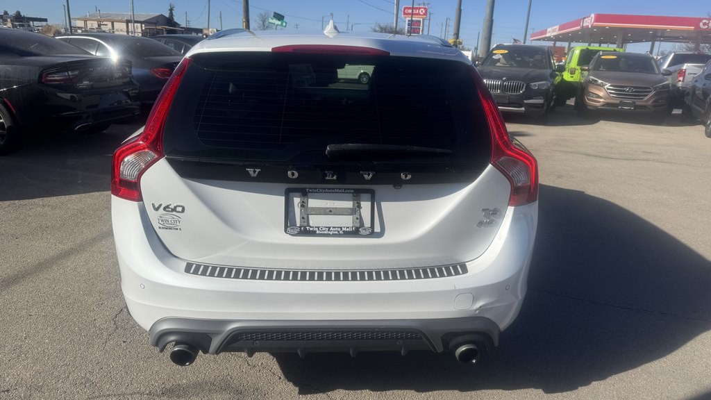 2017 Volvo V60 Image 7