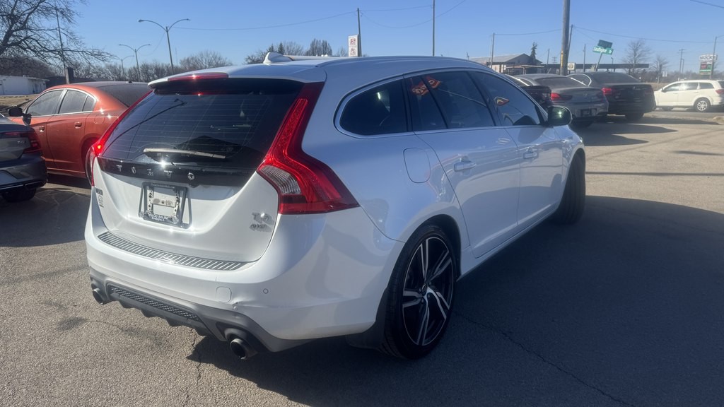 2017 Volvo V60 Image 8
