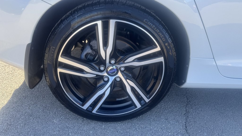 2017 Volvo V60 Image 13