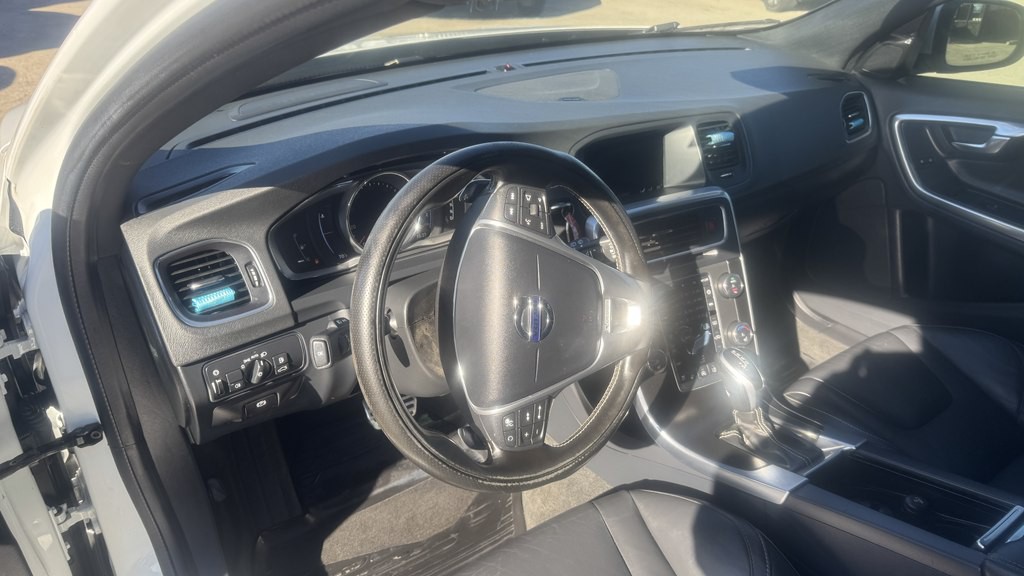 2017 Volvo V60 Image 15