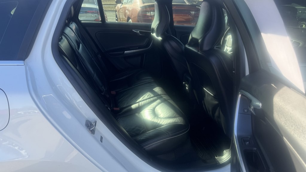 2017 Volvo V60 Image 22