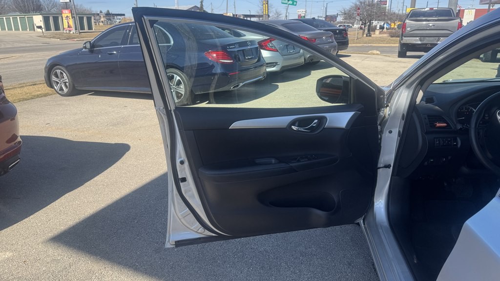 2019 Nissan Sentra Image 14