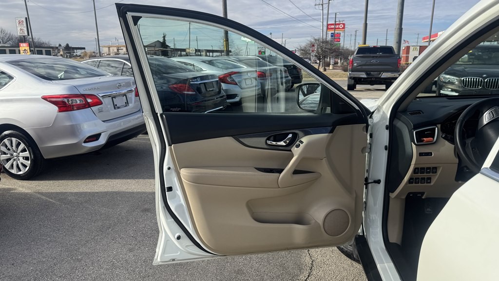 2016 Nissan Rogue Image 14