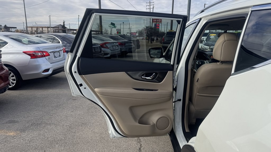 2016 Nissan Rogue Image 21