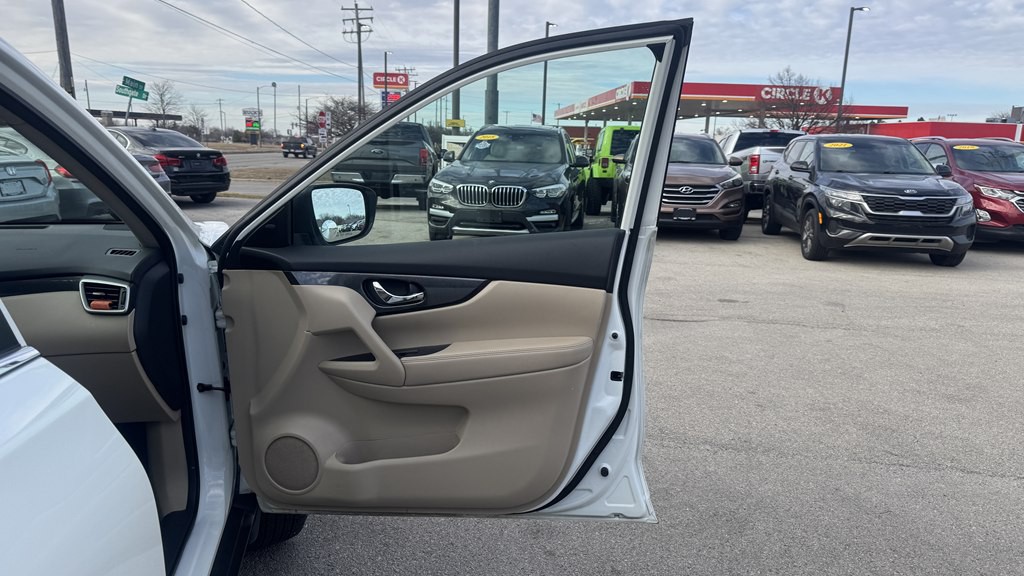 2016 Nissan Rogue Image 27