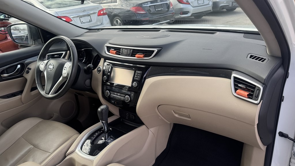 2016 Nissan Rogue Image 28