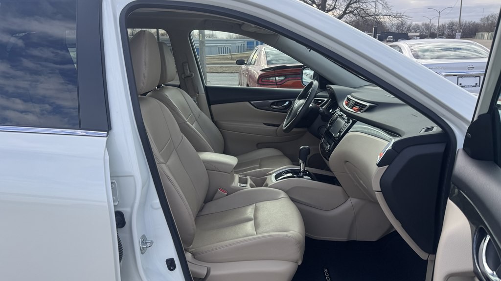 2016 Nissan Rogue Image 29