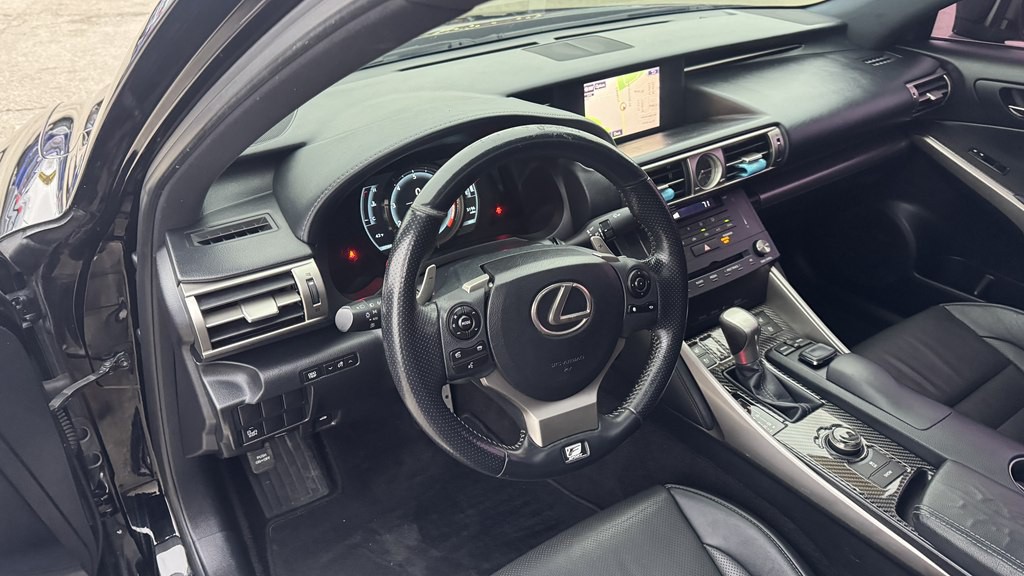 2015 Lexus IS Image 15