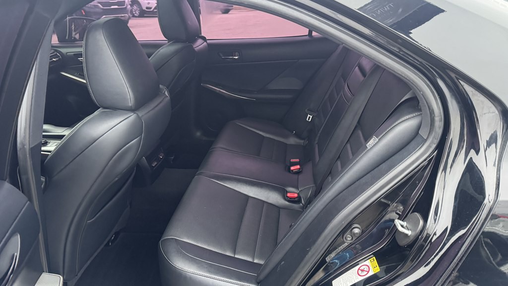 2015 Lexus IS Image 22