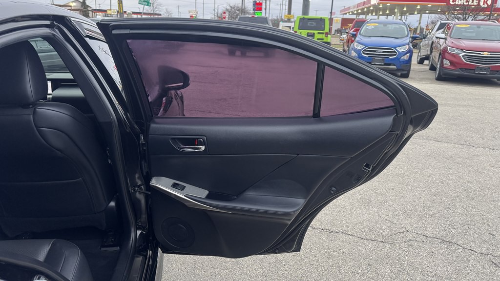 2015 Lexus IS Image 25