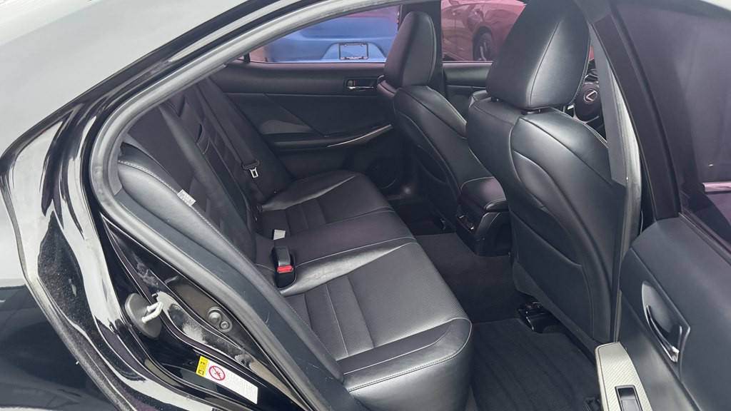 2015 Lexus IS Image 26