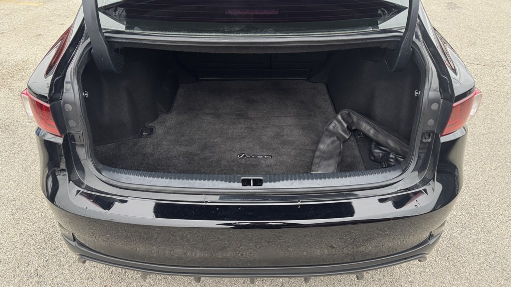 2015 Lexus IS Image 11