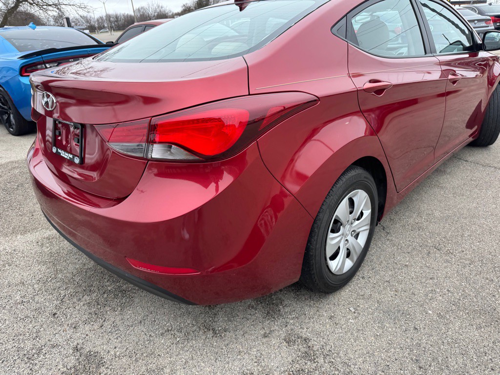 2016 Hyundai Elantra Image 8
