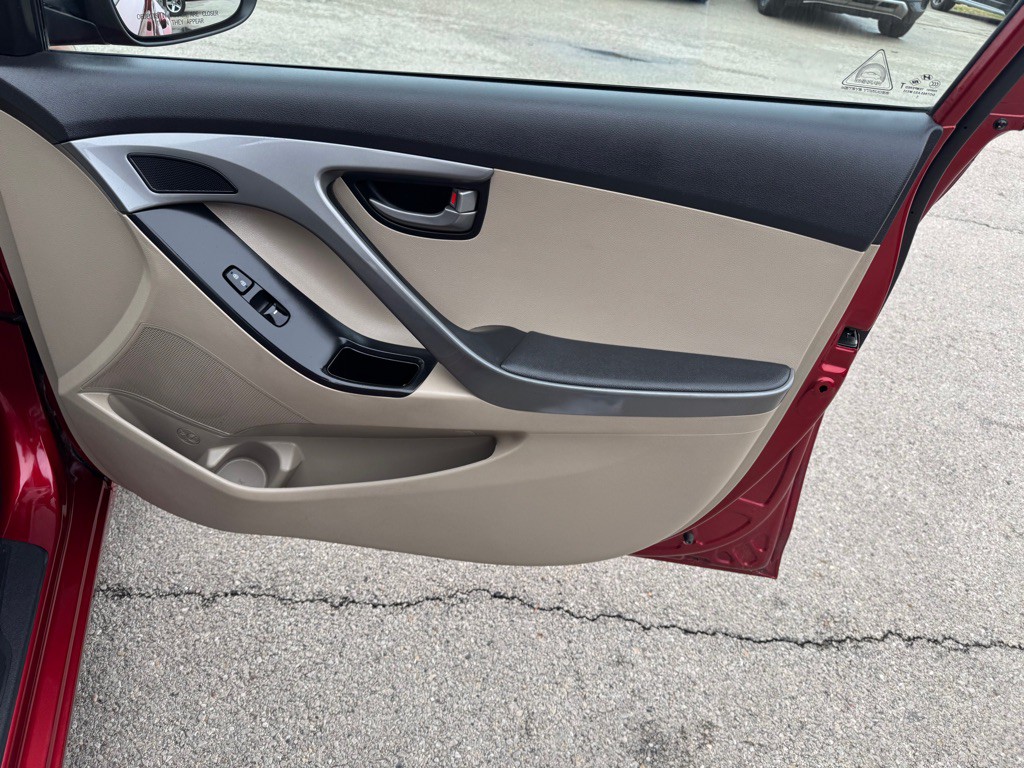 2016 Hyundai Elantra Image 12