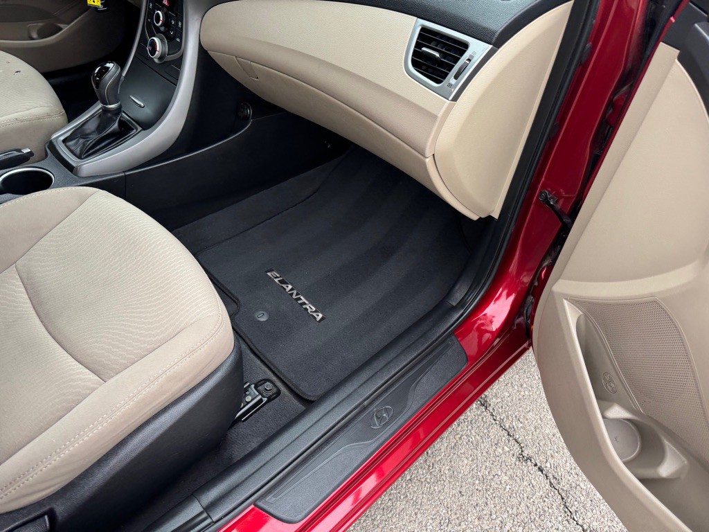 2016 Hyundai Elantra Image 13