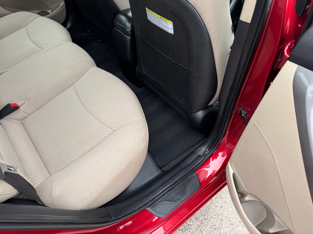 2016 Hyundai Elantra Image 16