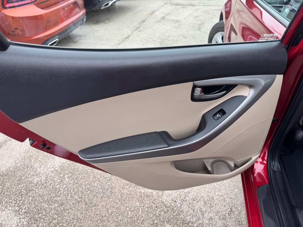 2016 Hyundai Elantra Image 19