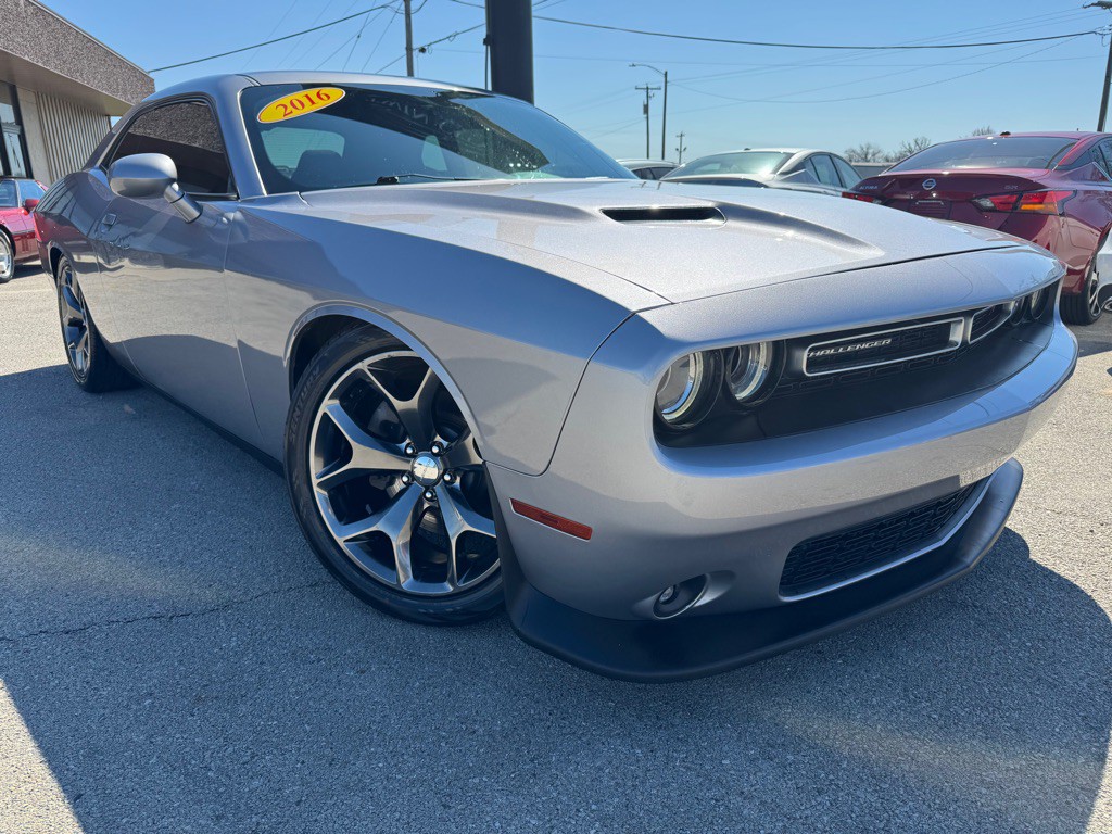 2016 Dodge Challenger Image 2